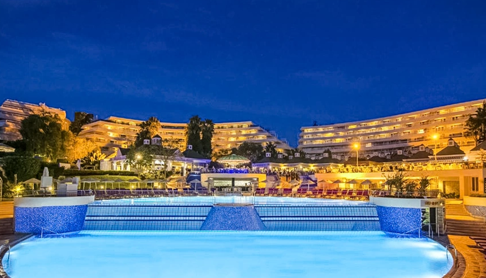 هتل گرند بلو اسکای اینترنشنال کوش آداسی